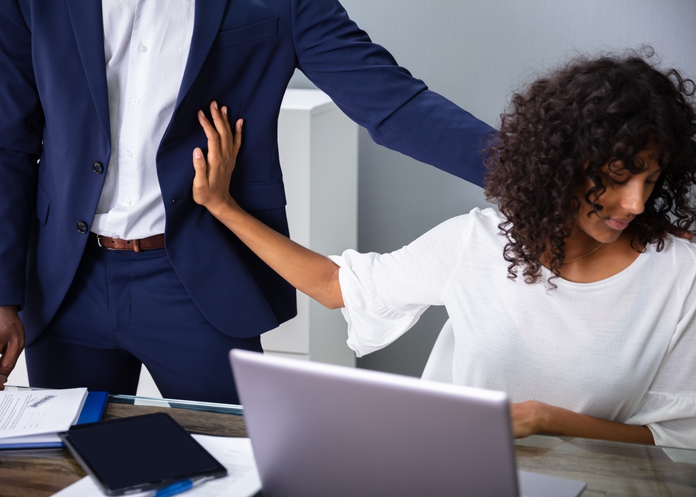 ¿Te Acosan Sexualemente en el Trabajo?